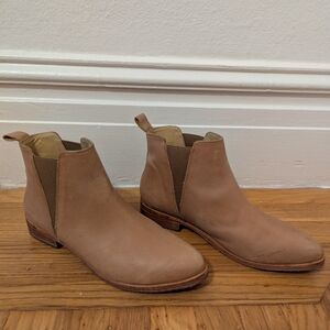 Nisolo Everyday Chelsea Boot (almond)